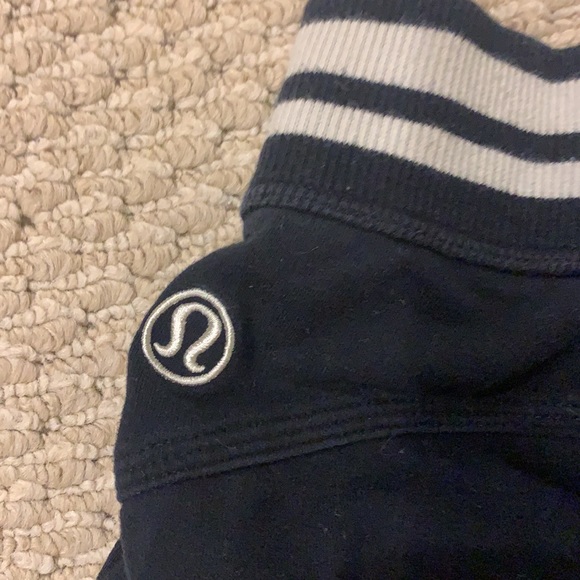 Mini Lululemon Cotton Shorts Size Small - Picture 3 of 3